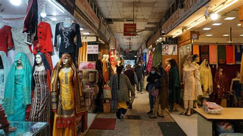 where to sell old clothes in lucknow